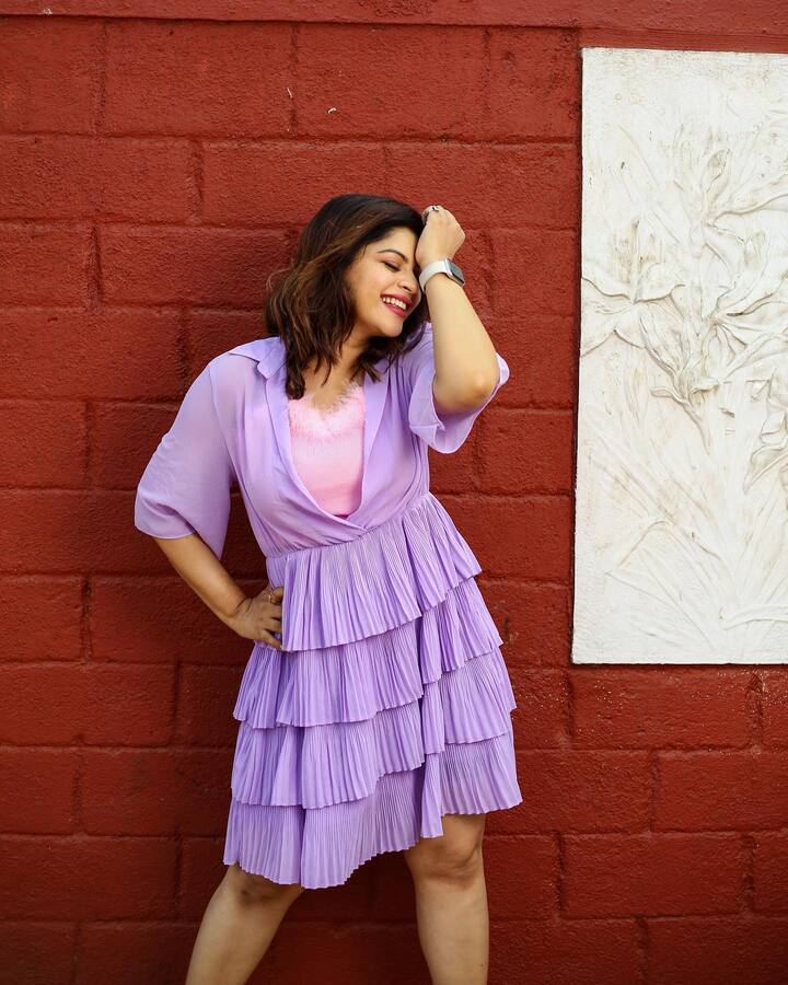 सारंगी गर्ल स्नेहा वाघ (Sneha Wagh) सोशल मीडियावर प्रचंड सक्रीय असते.तिच्या ग्लॅम फोटोंनी असेल किंवा इन्स्टा रील्सने नेहमीच ती चाहत्यांचे लक्षवेधून घेत असते.(फोटो सौजन्य :snehawagh/इंस्टाग्राम)