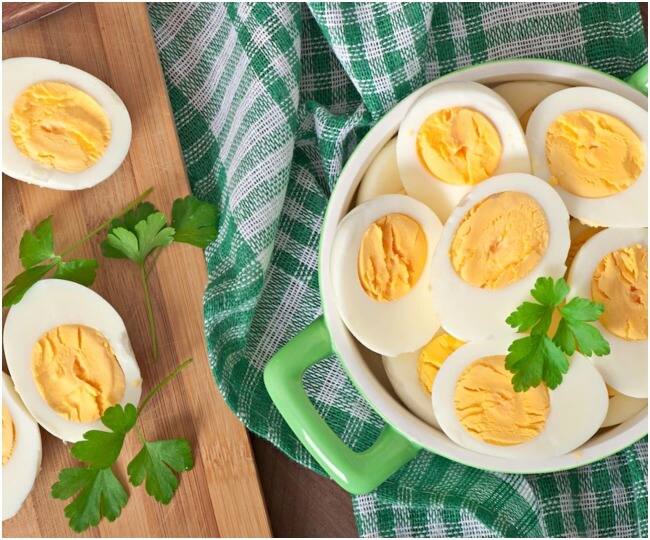 ਅੰਡੇ ਕਈ ਬੀ ਵਿਟਾਮਿਨ ਅਤੇ ਕੋਲੀਨ ਦਾ ਇੱਕ ਅਮੀਰ ਸਰੋਤ ਹਨ, ਜੋ ਕਿ ਚੰਗੇ ਮੂਡ ਨੂੰ ਬਣਾਈ ਰੱਖਣ ਅਤੇ ਦਿਮਾਗ ਦੇ ਕੰਮ ਅਤੇ ਵਿਕਾਸ ਨੂੰ ਉਤਸ਼ਾਹਿਤ ਕਰਨ ਲਈ ਮਹੱਤਵਪੂਰਨ ਹਨ।