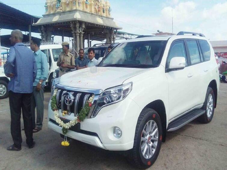 kcr new convoy cars reaches vijayawada for repairing in special cargo plane KCR New Convoy in Vijayawada: కేసీఆర్ కాన్వాయ్ విజయవాడలో, గుట్టుచప్పుడు కాకుండా కార్లకు కొత్త ఫిట్టింగ్స్