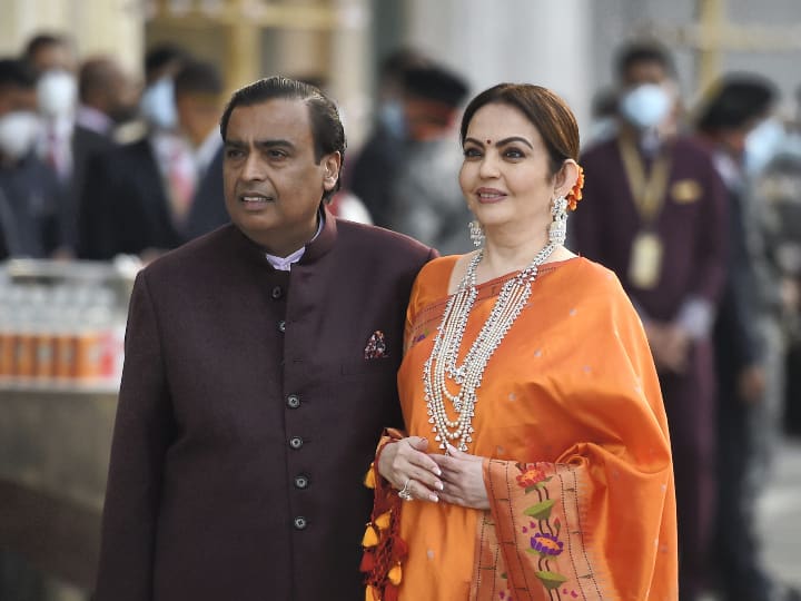 SC allows to maintain security of Ambani family, cancels hearing in HC