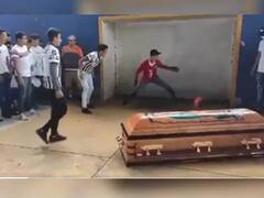 Viral Video: ਮਰਨ ਤੋਂ ਬਾਅਦ ਵੀ ਖਿਡਾਰੀ ਨੇ ਕੀਤਾ 'ਆਖਰੀ ਗੋਲ', ਦੋਸਤੀ ਦੀ ਵੀਡੀਓ ਦੇਖ ਭਰ ਜਾਣਗੀਆਂ ਅੱਖਾਂ!