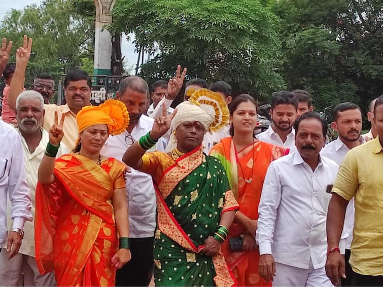 Progressive Kolhapur has done it Tritiyapanthi is honored with the post of corporator accepted in Hupari Nagar Parishad Kolhapur News : पुरोगामी कोल्हापूर जिल्ह्यानं करून दाखवलं! हुपरी नगरपरिषदेत तृतीयपंथीला स्वीकृत नगरसेवक पदाचा मान 