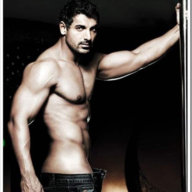 Ranveer Singh ही नहीं ये सितारे भी कैमरे के सामने उतार चुके हैं कपड़े, लिस्ट में आमिर खान का भी नाम शामिल