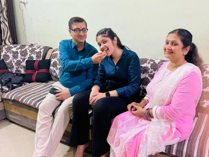 CBSE Board 12th Result: छत्तीसगढ़ में रायपुर की शांभवी ने 12वीं में किया टॉप, कहा- अब करूंगी पत्रकारिता की पढ़ाई CBSE board 12th result 2022 declared Shambhavi Sharma tops in Chhattisgarh ANN CBSE Board 12th Result: छत्तीसगढ़ में रायपुर की शांभवी ने 12वीं में किया टॉप, कहा- अब करूंगी पत्रकारिता की पढ़ाई