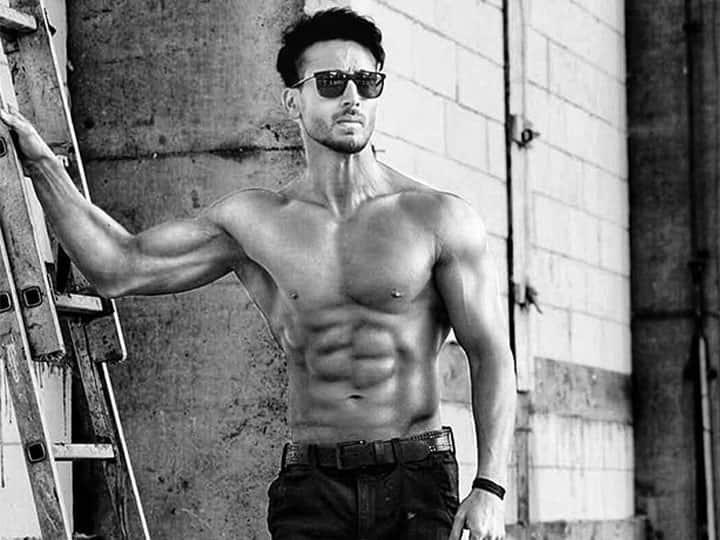 Ranveer Singh ही नहीं ये सितारे भी कैमरे के सामने उतार चुके हैं कपड़े, लिस्ट में आमिर खान का भी नाम शामिल