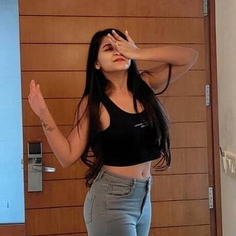 ప్రస్తుతం కన్నడంతో పాటూ తెలుగు, తమిళంవైపు కూడా ఫేస్ టర్నింగ్ ఇచ్చుకున్న అమూల్య.. బుల్లితెర బాహుబలి కార్తీకదీపం సీరియల్ తో తెలుగు బుల్లితెరపై ఎంట్రీ ఇచ్చింది.