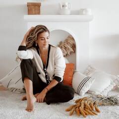 Turkish Actress: ਆਪਣੀ ਗਲੈਮਰਸ ਖੂਬਸੂਰਤੀ ਨਾਲ ਲੋਕਾਂ ਨੂੰ ਕਾਫੀ ਹੈਰਾਨ ਕਰਦੀ ਹੈ ਤੁਰਕੀ ਦੀ ਇਹ ਅਭਿਨੇਤਰੀ, ਇਸ ਦਾ ਲੁੱਕ ਦੇਖ ਕੇ ਹੋ ਜਾਓਗੇ ਹੈਰਾਨ