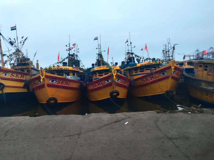 Visakhapatnam ap govt nod for Pudimadaka fishing harbour tenders finalized dnn Pudimadaka Fishing Harbour : మత్స్యకారులకు గుడ్ న్యూస్, రూ.393 కోట్లతో పూడిమడక ఫిషింగ్ హార్బర్!