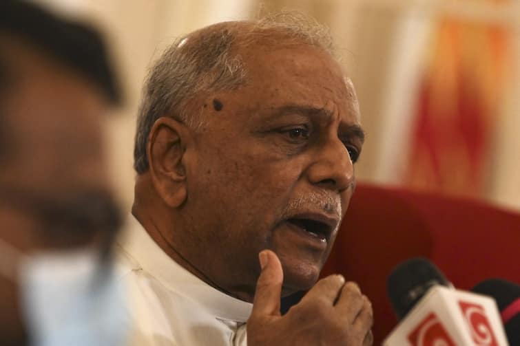 Sri Lanka Crisis Dinesh Gunawardena appointed as the Prime Minister of Sri Lanka Sri Lanka Crisis: दिनेश गुणवर्धने बने श्रीलंका के नए प्रधानमंत्री, राष्ट्रपति रानिल विक्रमसिंघे ने अपने मंत्रिमंडल को दिलाई शपथ