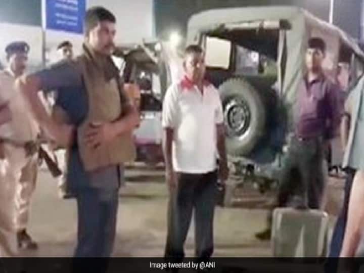 Passenger On Delhi Bound IndiGo Flight Detained In Patna For Bomb Hoax ''என் பையில வெடிகுண்டு''.. பயணி மிரட்டலால் பரபரப்பான விமானம்! டெல்லியில் திடுக்  சம்பவம்!