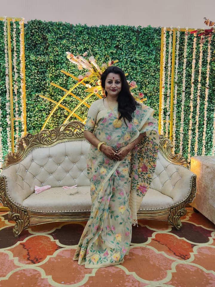 এরপর সাংবাদিক বৈঠকে দিলীপ ঘোষ বলেন, শান্তিনিকেতনের বাসিন্দা মোনালিসা আসানসোলের কাজি নজরুল বিশ্ববিদ্যালয়ের অধ্যাপিকা। ১০টি ফ্ল্যাট রয়েছে তাঁর।