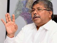 Chandrakant Patil : मनावर दगड ठेवून एकनाथ शिंदेंना मुख्यमंत्री केलं; चंद्रकांत पाटलांचं वक्तव्य  