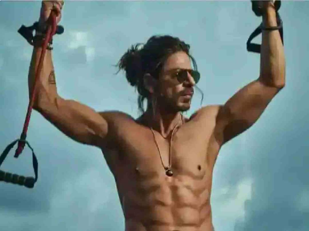 Dunki : ‘डंकी’च्या चित्रीकरणासाठी ‘किंग’ शाहरुख खान लंडनमध्ये! सोशल मीडियावर व्हिडीओ व्हायरल Shah Rukh Khan shooting in London for upcoming movie Dunki Dunki : ‘डंकी’च्या चित्रीकरणासाठी ‘किंग’ शाहरुख खान लंडनमध्ये! सोशल मीडियावर व्हिडीओ व्हायरल