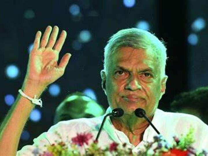 Sri Lankan President Ranil Wickremesinghe retains key ministerial posts, during sri lanka crisis Srilanka crisis: இலங்கையின் முக்கிய அமைச்சர் பதவிகளை தன்வசம் வைத்துக்கொண்ட ரணில் விக்கிரமசிங்க..