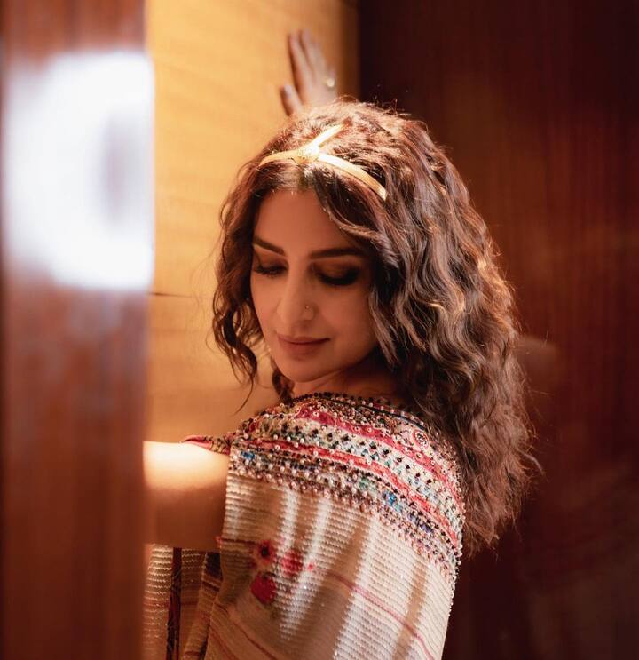पर्दे पर बेशक टिस्का का लुक सिंपल नज़र आता हो लेकिन जो फोटोशूट इन्होंने कराया है उसमें ये बहुत ही हॉट और ग्लैमरस नज़र आ रही हैं.