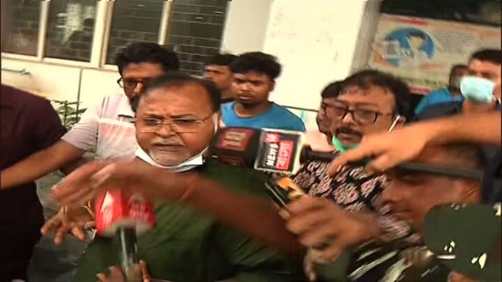 CBI তদন্তের নির্দেশ দেন বিচারপতি অভিজিৎ গঙ্গোপাধ্যায়। CBI-এর পাশাপাশি, নিয়োগ দুর্নীতির তদন্তে নামে ED। এর আগে মন্ত্রী পার্থ চট্টোপাধ্যায়কে জিজ্ঞাসাবাদ করে CBI।