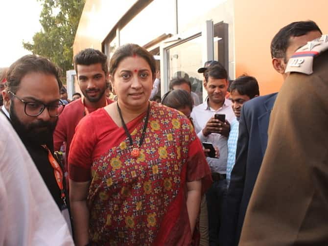 Smriti Irani gives a stern reply to Congress over charges of daughter run  bar in Goa 