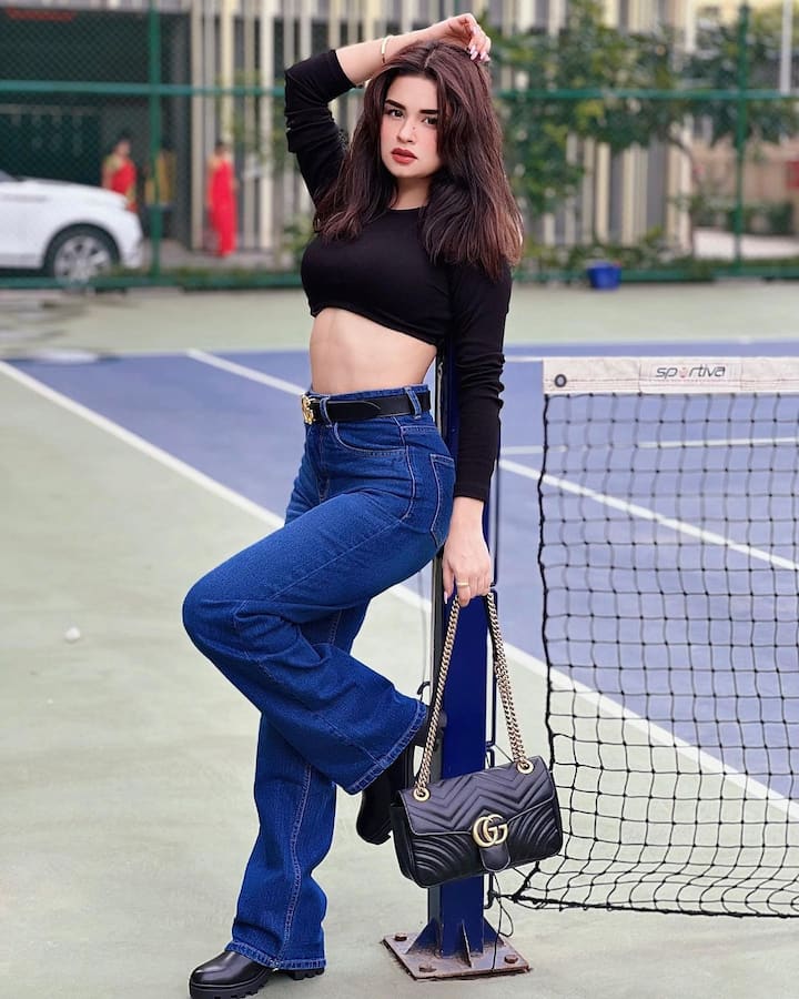 अवनीत कौर सोशल मीडिया लवर हैं, ऐसे में वो अपनी तस्वीरों और वीडियो को शेयर करने का कोई मौका हाथ से नहीं जाने देती हैं.