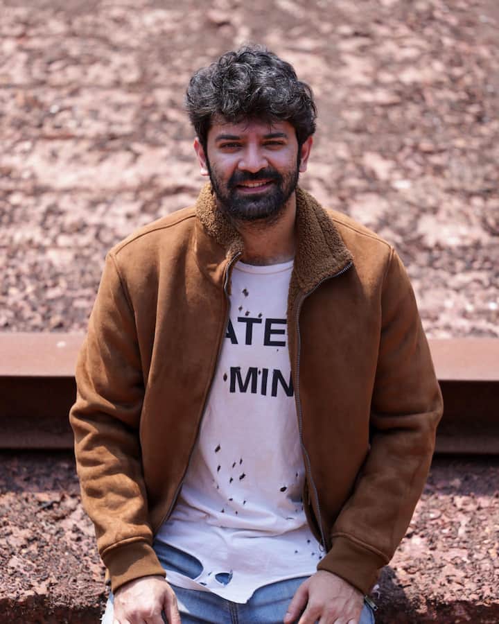 ‘इस प्यार को क्या नाम दूं’ फेम एक्टर बरुण सोबती (Barun Sobti) ने सालों तक टीवी पर राज किया और फिर कुछ समय के ब्रेक के बाद उन्होंने ओटीटी पर कदम रखा. ‘असुर’ वेब सीरीज में उनकी एक्टिंग काबिले तारीफ थी.