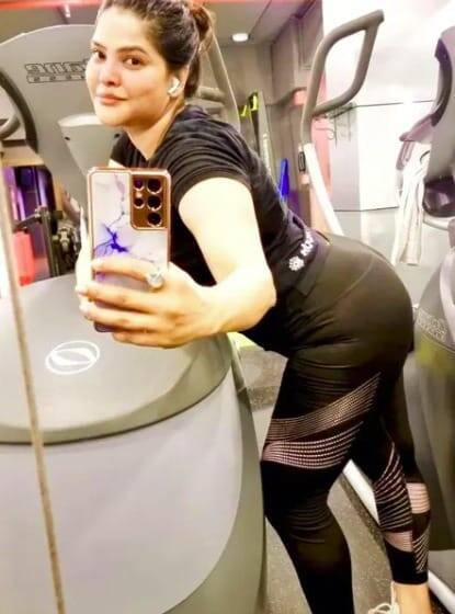 অর্পিতা মুখোপাধ্যায়ের বিপুল সম্পত্তি ও তাঁর টালিগঞ্জের ফ্ল্যাট থেকে ২১ কোটি টাকা উদ্ধারের পর সামনে এল চাঞ্চল্যকর তথ্য। বেলঘরিয়ার রথতলায় অভিজাত আবাসন ক্লাবটাউন হাইটসে ১১০০ ও ১৬০০ স্কোয়ার ফিটের ২টি ফ্ল্যাট রয়েছে অর্পিতার। এর মধ্যে বিলাসবহুল ফ্ল্যাটের সঙ্গে রয়েছে টেরেস।