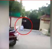 Gorakhpur: CDO के सरकारी बंगले के बाहर पढ़ी गई नमाज, वीडियो सोशल मीडिया पर वायरल