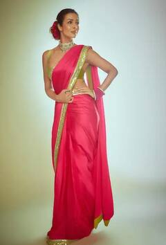 Malaika Arora Pics: સાડી લૂકમાં મલાઇકા અરોરાનું જોવા મળ્યુ કર્વી ફિગર