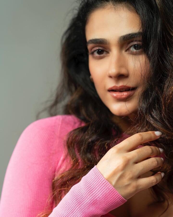 అటు తమిళం, కన్నడంలోనూ ఇప్పుడిప్పుడే జోరందుకుంటోంది ఆకాంక్ష.