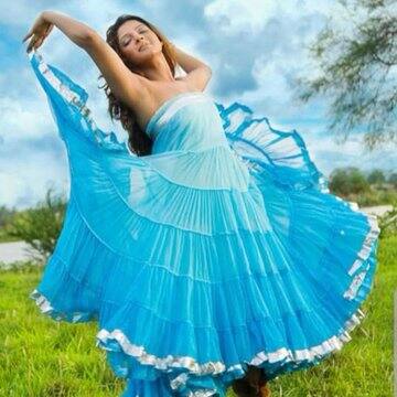 ইডি সূত্রে খবর, পার্থ ঘনিষ্ঠ অর্পিতার আয়ের উত্স জানতে তাঁর আয়কর সংক্রান্ত নথি খতিয়ে দেখা হচ্ছে। গতকাল রাতভর অর্পিতার ডায়মন্ড সিটি সাউথের ফ্ল্যাটে চলে টাকা গোনার কাজ। স্টেট ব্যাঙ্ক থেকে আনা হয় নোট গোনার ৪টি যন্ত্র। সকালে আরও ৭টি নোট গোনার যন্ত্র আনা হয়।