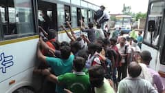 REET Exam 2022: भरतपुर में रीट परीक्षा को लेकर प्रशासन चौकस, परीक्षा केंद्रों पर परीक्षार्थियों की लगी हैं लंबी कतारें, देखें- इन तस्वीरों में