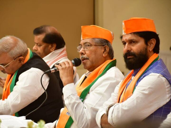 maharashtra politics bjp state chief chandrakant patil says we made eknath shinde cm with heavy heart Maharashtra Politics: 'दिल पर पत्थर रखकर शिंदे को बनाया सीएम', राज्य कार्यकारिणी में बोले बीजेपी प्रदेश अध्यक्ष