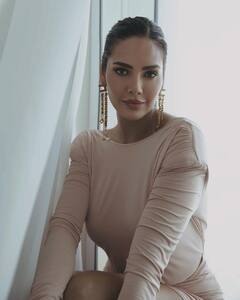 Esha Gupta: பாலிவுட்டின் ஏஞ்சலினா ஜோலி.. ஈஷா குப்தா போட்டோஸ்