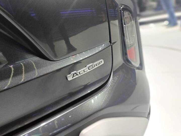 The 1.5 petrol visually is the same as the hybrid with the same wheels but the AWD version has an 'AllGrip' badge at the rear. AllGrip is the name of the global AWD system which Suzuki offers in the Swift in the Uk along with other products. The Grand Vitara's AllGrip system is more advanced and gives various modes to choose from. In default mode for efficiency, the AWD system works as a 2WD most of the time and will send power when needed to all four wheels in case you need a grip. (Photo: Somnath Chatterjee)