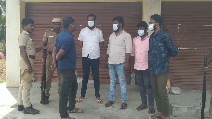 Crime: தர்மபுரியில் கேரளாவை சேர்ந்தவர்கள் மர்மமான முறையில் கொலை - 6 பேர் கைது..!