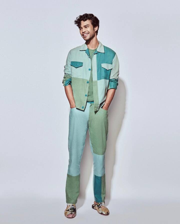 बॉलीवुड के दिवंगत अभिनेता इरफान खान (Irrfan Khan) के बेटे बाबिल खान (Babil Khan) सोशल मीडिया पर काफी एक्टिव रहते हैं, हाल में बाबिल ने अपना फोटोशूट करवाया है. बाबिल ने नये फोटोशूट की तस्वीरें इंस्टाग्राम पर शेयर की है.