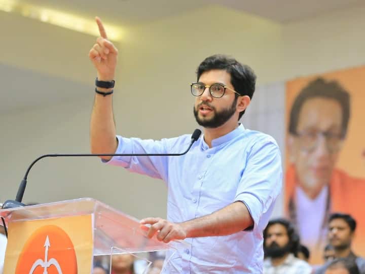 Maharashtra Politics: सरकार गिराने की साजिश पिछले साल ही हुई थी शुरू, आदित्य ठाकरे का बड़ा दावा shiv sena leader aaditya thackeray slams maharashtra government and cm eknath shinde in aurangabad Maharashtra Politics: सरकार गिराने की साजिश पिछले साल ही हुई थी शुरू, आदित्य ठाकरे का बड़ा दावा