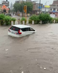 Heavy Rain in Jaipur: जयपुर में भारी बारिश से जलभराव, सड़कों पर तैरती नजर आईं कारें