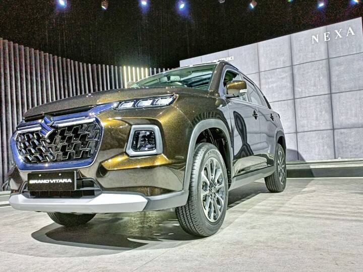 The engine is the Maruti K-series Dual Jet, Dual VVT engine with Smart Hybrid including start/stop system. The total power it makes is 103bhp and 138Nm. As said earlier the AWD system comes with the manual only which is a 5-speed one and not with the automatic due to price reasons. In terms of efficiency, the official figure is 19.38 for the AWD manual. (Photo: Somnath Chatterjee)