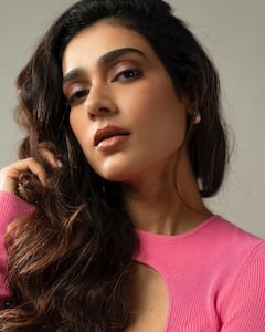 Aakanksha Singh Photos: 'పరంపర' ఆకాంక్ష సింగ్ మైండ్ బ్లోయింగ్ ఫొటోస్