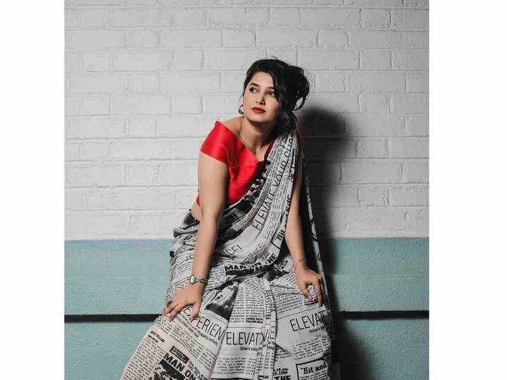 ‘महाराष्ट्राची हास्य जत्रा’ असो वा कोणताही चित्रपट, प्राजक्ताचा साडी लूक नेहमीच चाहत्यांना घायाळ करतो.