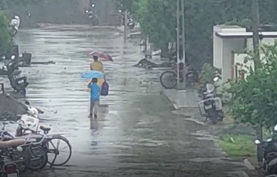 Gujarat Rains: અમરેલીમાં 5 દિવસના વિરામ બાદ ફરી શરૂ થયો વરસાદ, જાણો રાજ્યમાં આજે ક્યાં ક્યાં પડી રહ્યો છે વરસાદ