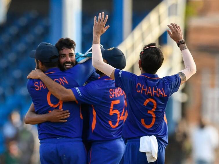 WI vs IND 1st ODI: Mohammad Siraj had 15 to defend in the final over WI Vs IND: अखेरच्या षटकात 15 धावा रोखण्याचं आव्हान, दोन आक्रमक फलंदाज क्रिजवर; त्यांनाही पुरून उरला मोहम्मद सिराज!