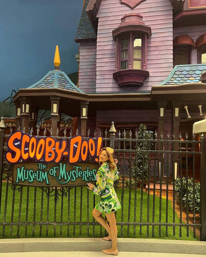 अब हाल ही में मदालसा शर्मा ने इंस्टाग्राम पर अपनी तस्वीरें शेयर की हैं, जिसमें वो काफी मस्ती करती हुई दिखाई दे रही हैं.