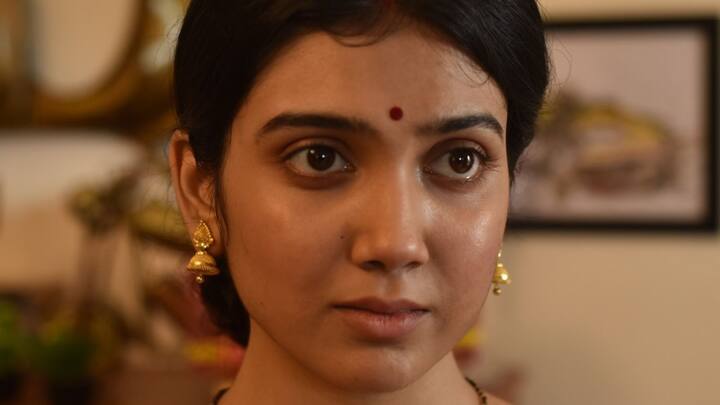 সোহিনী আরও বলছেন, আশা করি এই সিরিজ মানুষকে অনেকাংশে অবগত করে তুলবে। বিনোদনের উদ্দেশেই যে কোনও সিরিজ বানানো হয় কিন্তু তার মধ্যে দিয়েও যদি কোনও বার্তা দেওয়া যায়, এর চেয়ে ভালো আর কিছুই হতে পারে না।'