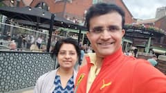 Sourav-Dona: বার্মিংহ্যামে স্ত্রী ডোনার সঙ্গে সেলফি মহারাজের, ছবি মুহূর্তে ভাইরাল