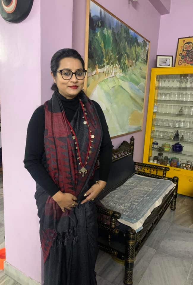 ফেসবুকে দিলীপ ঘোষ বলেন, 'পার্থ চট্টোপাধ্যায় গভীর জলের মাছ। শুধু ঘনিষ্ঠ মহিলার বাড়িতে কোটি কোটি টাকা গচ্ছিত রাখাই নয়, শান্তিকেতনে আরও এক ঘনিষ্ঠ মহিলার নামে একাধিক ফ্ল্যাট-সহ বিপুল সম্পত্তি। '