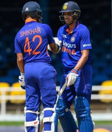 দুরন্ত ব্যাটিং ২ ভারতীয় ওপেনার শিখর ধবন ও শুভমন গিলের। ২ জনে মিলে ওপেনিংয়ে ১১৯ রান পার্টনারশিপে যোগ করেন। ধবন ৯৭ ও গিল ৬৪ করেন।