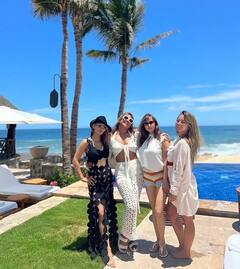 Priyanka Chopra B'day Pics: પ્રિયંકા ચોપડાએ ફેમિલી અને ફ્રેન્ડ સાથે સેલિબ્રેટ કર્યો જન્મદિવસ, શેર કરી અનદેખી તસવીરો.....