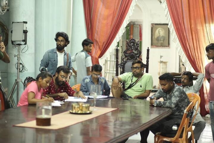 পরিচালক রণ রাজের কথায়, 'পরিচয় গুপ্ত, নামটা থেকেই বোঝা যাচ্ছে কোনও কিছুর গোপন পরিচয় বা আইডেন্টিটি।'