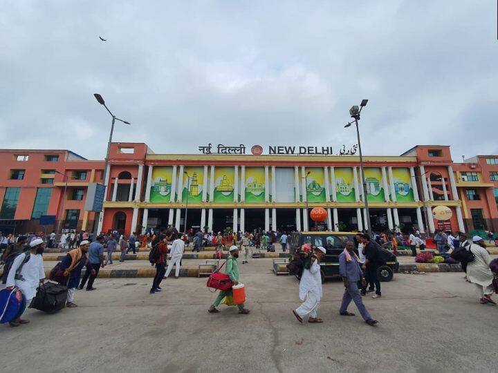 Woman 'Gang-Raped' At New Delhi Railway Station, 4 Railway Employees Arrested Woman 'Gang-Raped' At New Delhi Railway Station, 4 Railway Employees Arrested