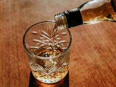 கிருஷ்ணகிரி: 10 வயது சிறுமிக்கு மது ஊற்றிக் கொடுத்த இளைஞர்கள் - வீடியோ வைரலான நிலையில் 6 பேர் கைது